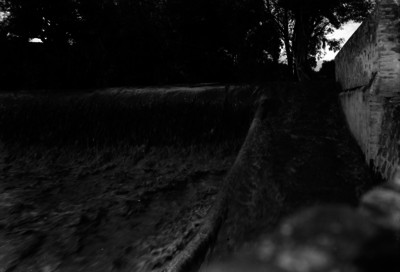 Caída de agua, construída en un vado