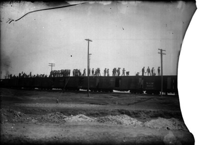 Tropas federales se embarcan en la estación de Buenavista