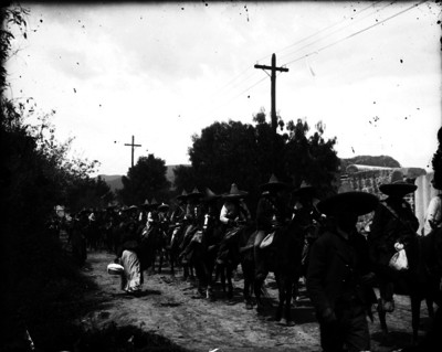 Columna de tropas zapatistas