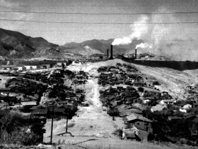 Poblado de Cananea con la mina del mismo en segundo plano