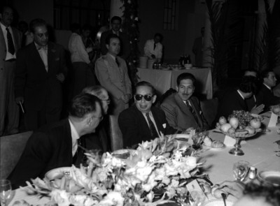 Miguel Alemán Valdés durante un banquete con los periodistas en el casino militar