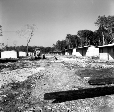 Casas en el poblado de Popolna