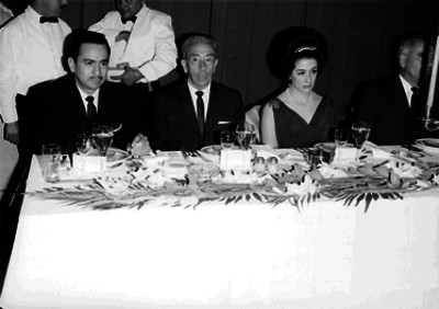 Gustavo Baz y otras personalidades en un banquete