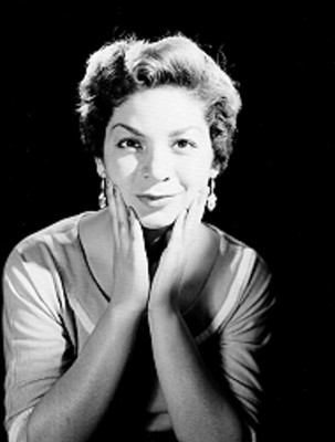 Ma. Eugenia Avendaño, retrato de frente