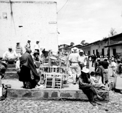 Vendedores ambulantes en una calle