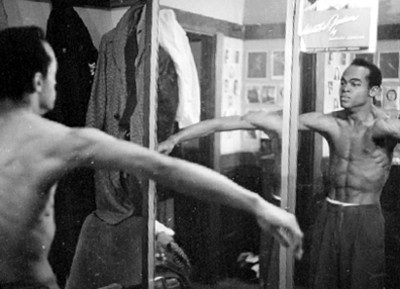Xavier Francis, en vestidor frente a espejo