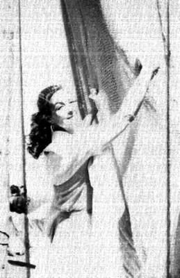 María Félix acomodando redes de pesca, escena de película