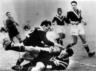 Deportistas durante partido de rugby, vista parcial