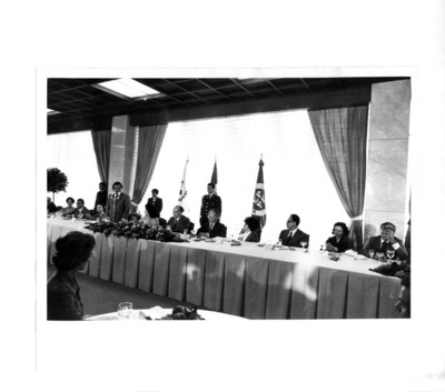 Augusto Gómez Villanueva presidente en turno del Parlamento Latinoamericano, toma la palabra en el banquete oficial