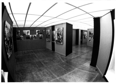 Paneles de la exposición El lenguaje del vestido