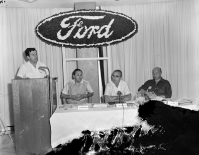 Mesa directiva durante la convención "ford", retrato de grupo