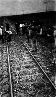 Revolucionarios reparan la vía entre San Luis Potosí y Valles