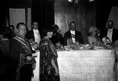 Alvaro Obregón, diplomáticos y funcionarios durante un banquete en Palacio Nacional