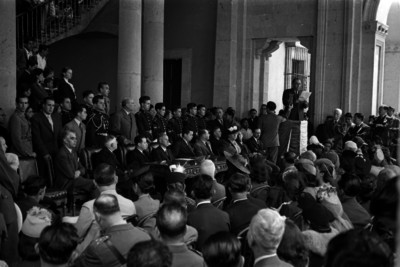 Marte R. Gómez y fucionarios durante un acto politíco