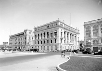 Vista del Palacio Postal y el Banco de México