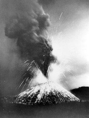 Paricutín de noche en erupción