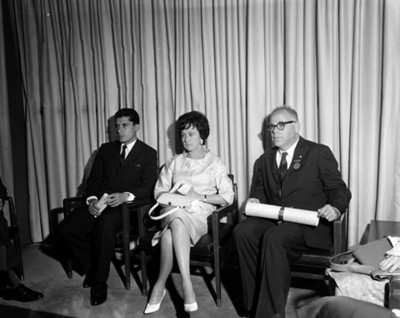 Eva Sámano junto a José Luis Navarro y David Jack, retrato