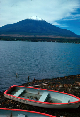 Laguna y volcan Pico de Orizaba al fondo