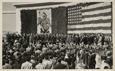 Miguel Alemán Valdés y comitiva durante una ceremonia