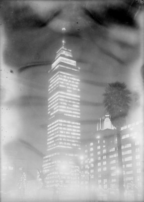 Torre Latinoamericana, atrás edificio La Nacional