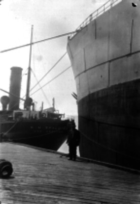 Hombre en un puerto marítimo de Tamaulipas