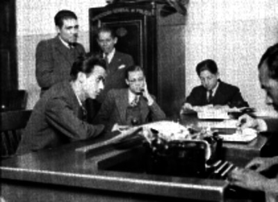 Agente del Ministerio Público tomando la declaración a delincuente