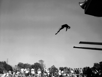 Competidor realiza clavado desde un trampolín en Ciudad Universitaria