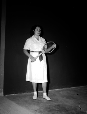 Pelotari femenina en frontón Metropolitano, retrato