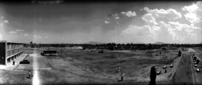 Trabajadores durante la construcción del Palacio de los Deportes, panorámica
