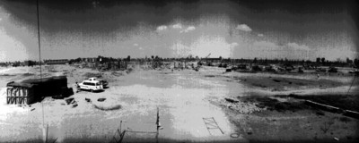 Camiones de volteo en la construcción del Palacio de los Deportes, panorámica