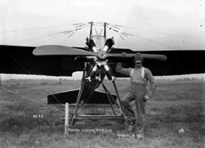 Miguel Lebrija, aviador