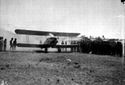 Avión Fairchild KR-34 despegando en Balbuena