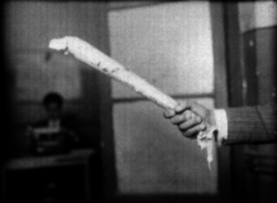 Mano mostrando una macana