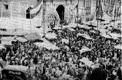 Vendedores ambulantes fuera de la Basílica en el día dedicado a la Guadalupana