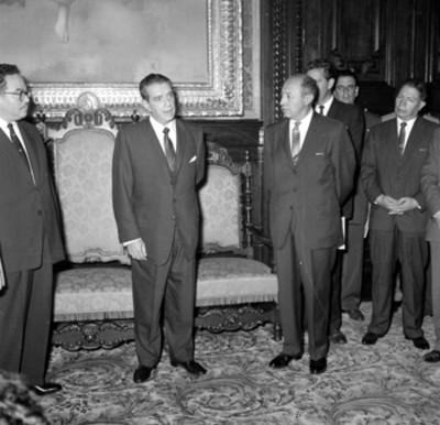 Adolfo López Mateos en reunión con dirigentes del PRI, en Palacio Nacional