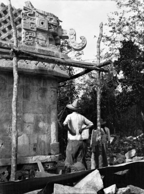 Trabajos de reconstrucción en el Templo de los Tres Dinteles