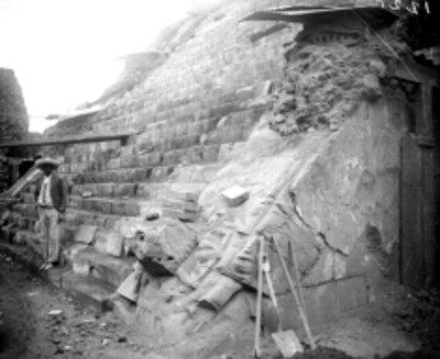 Trabajos de limpieza en el Templo de Quetzalcóatl, Teotihuacán