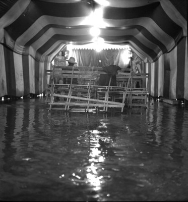 Carpa Bombay inundada, interior