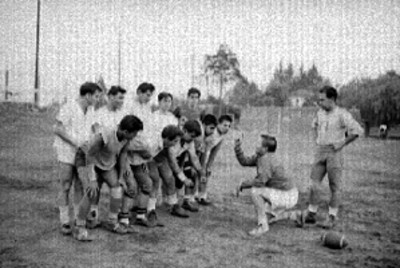 Deportistas durante un entrenamiento de futbol americano