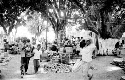 Eusebio Abasolo e hijos en un tianguis
