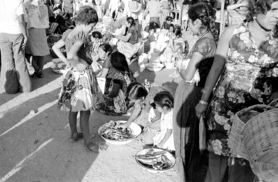 Mujeres huaves en un tianguis