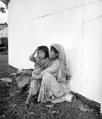Mujer y niño Huichol