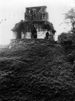Templo de la Cruz en proceso de excavación