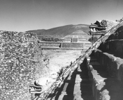 Templo de Quetzalcóatl, vista parcial lateral