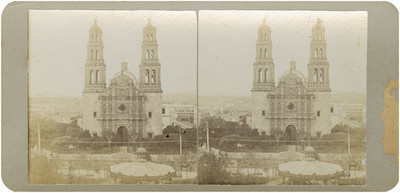 "Plaza principal y la catedral de Chihuahua", panorámica