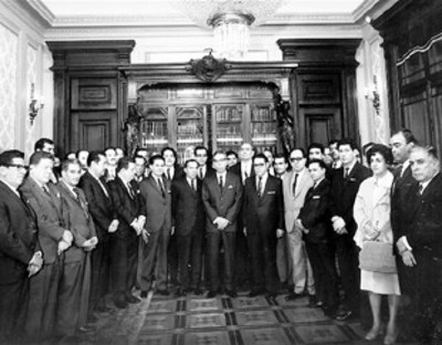 Gustavo Díaz Ordaz con los nuevos directivos de la Federación de Sindicatos de Trabajadores al Servicio del Estado