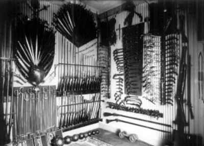 Armas de fuego y armas blancas, exposición