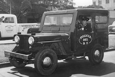 Policia abordo de automovil