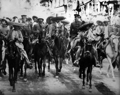 Emiliano Zapata en compañía de Francisco Villa entra a la ciudad de México
