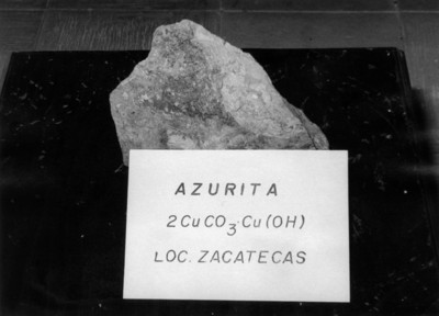 "Azurita", fragmento con nombre y fórmula química